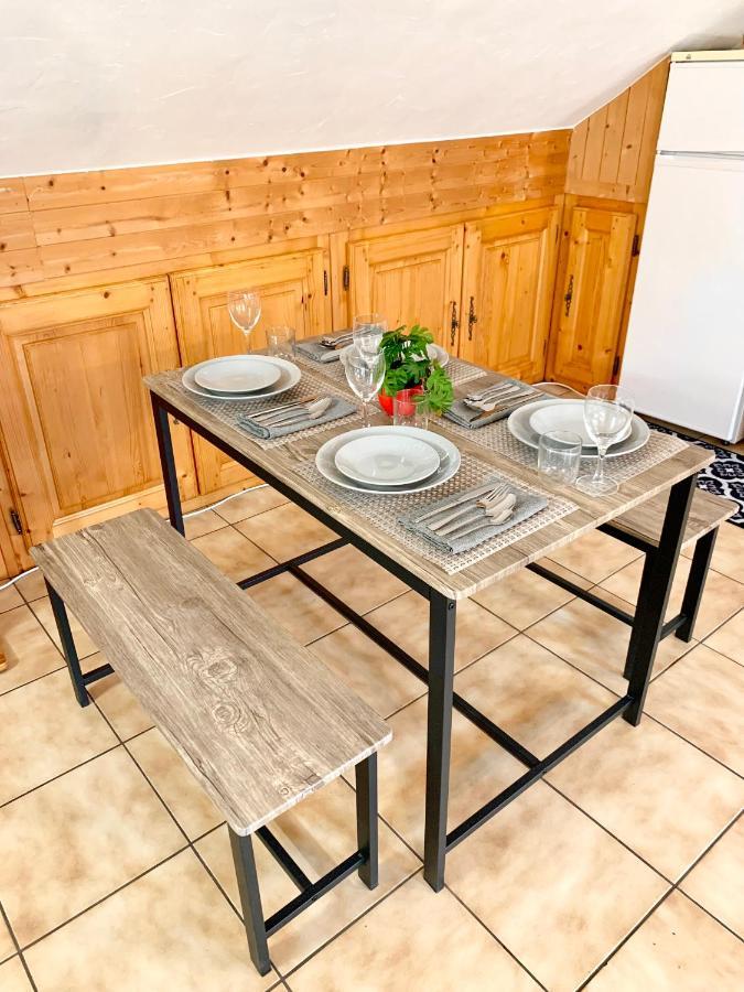 Charmant Appart Sous Toits Proche Chateau Des Ducs Chambéry Eksteriør bilde